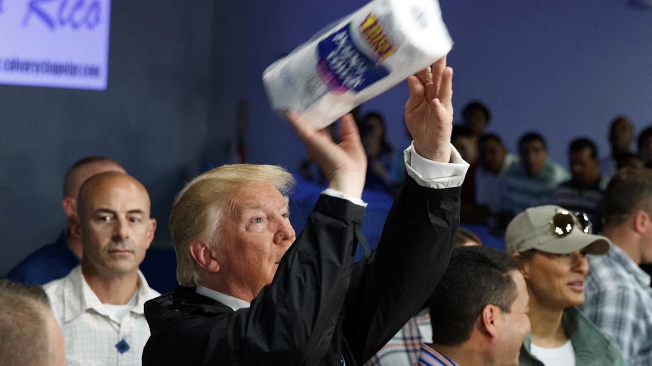 De los rollos de papel a cambiar Puerto Rico por Groenlandia: la larga historia de humillaciones del trumpismo contra la isla