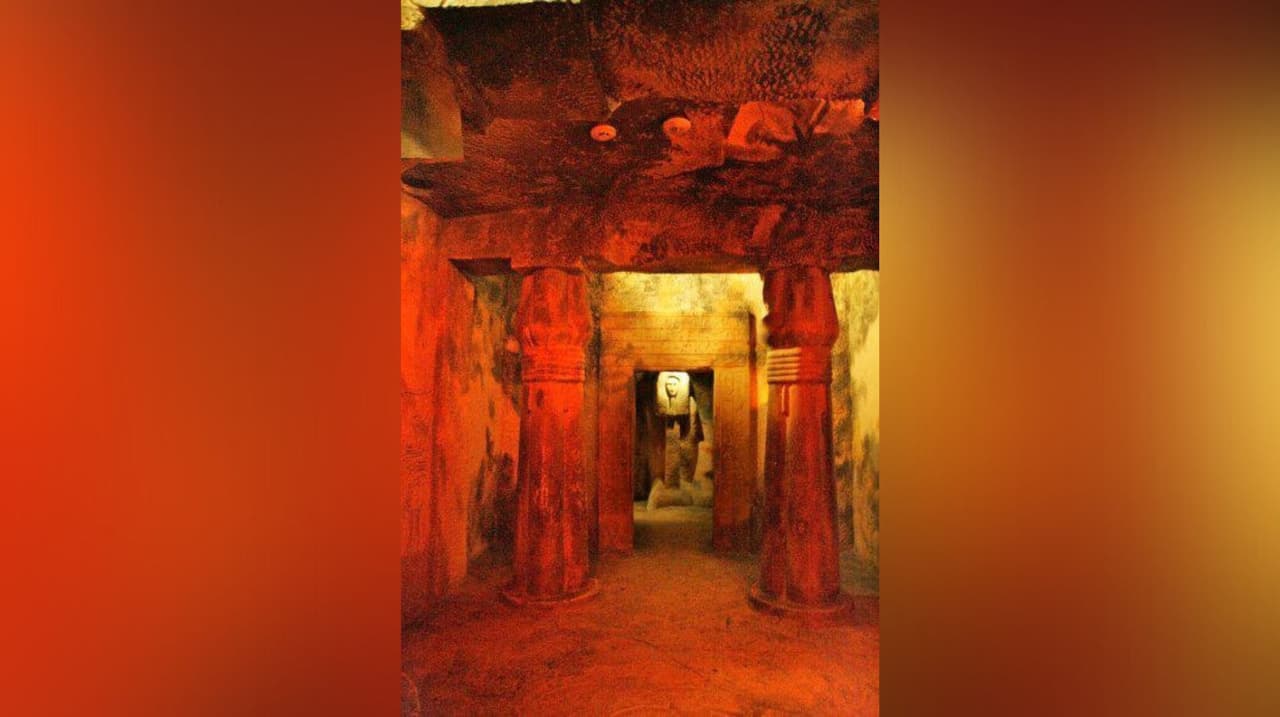 También está el Templo Rosacruz y la Biblioteca de Investigación.
<br>