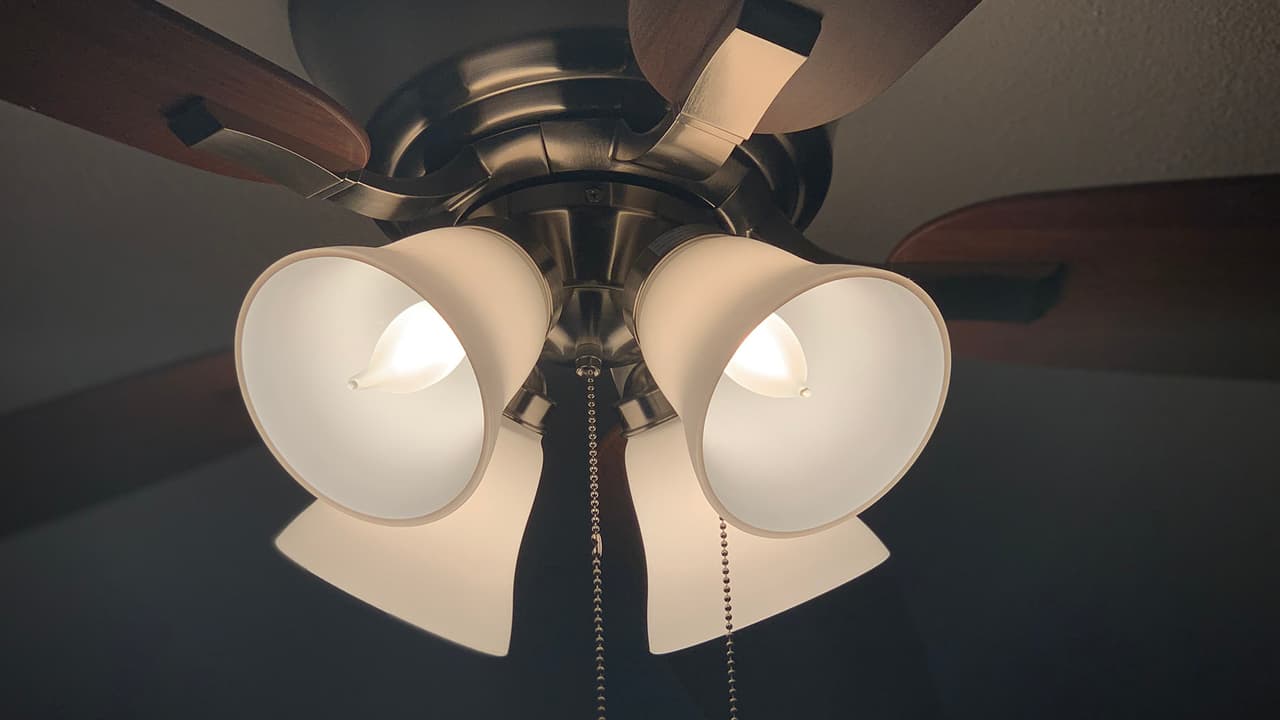 Entre las recomendaciones de Petriciolet se encuentran el comparar cuánto es lo que nos costaría tener el servicio de electricidad bajo contrato o pagarlo mes por mes.