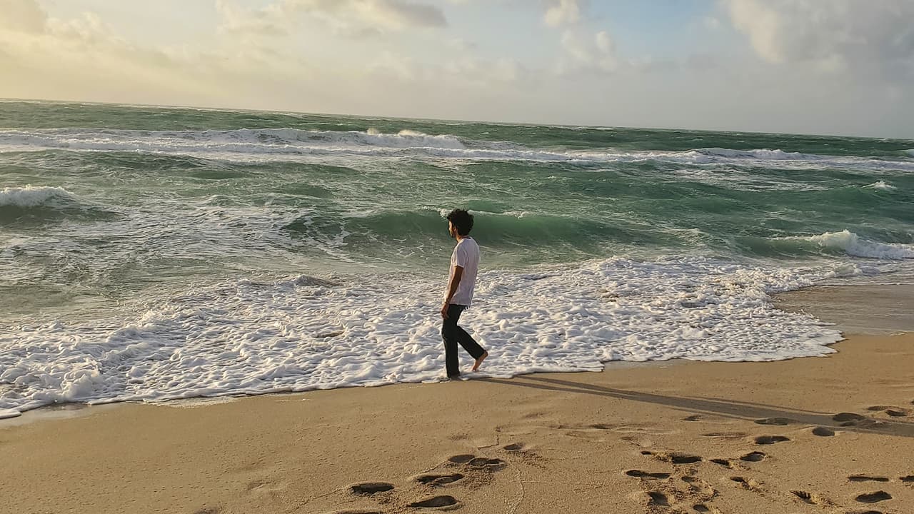 El cantante llegó a la ciudad del sol para su participación como anfitrión en “Premios Juventud”, y desde entonces no ha parado de capturar momentos especiales en la ciudad.