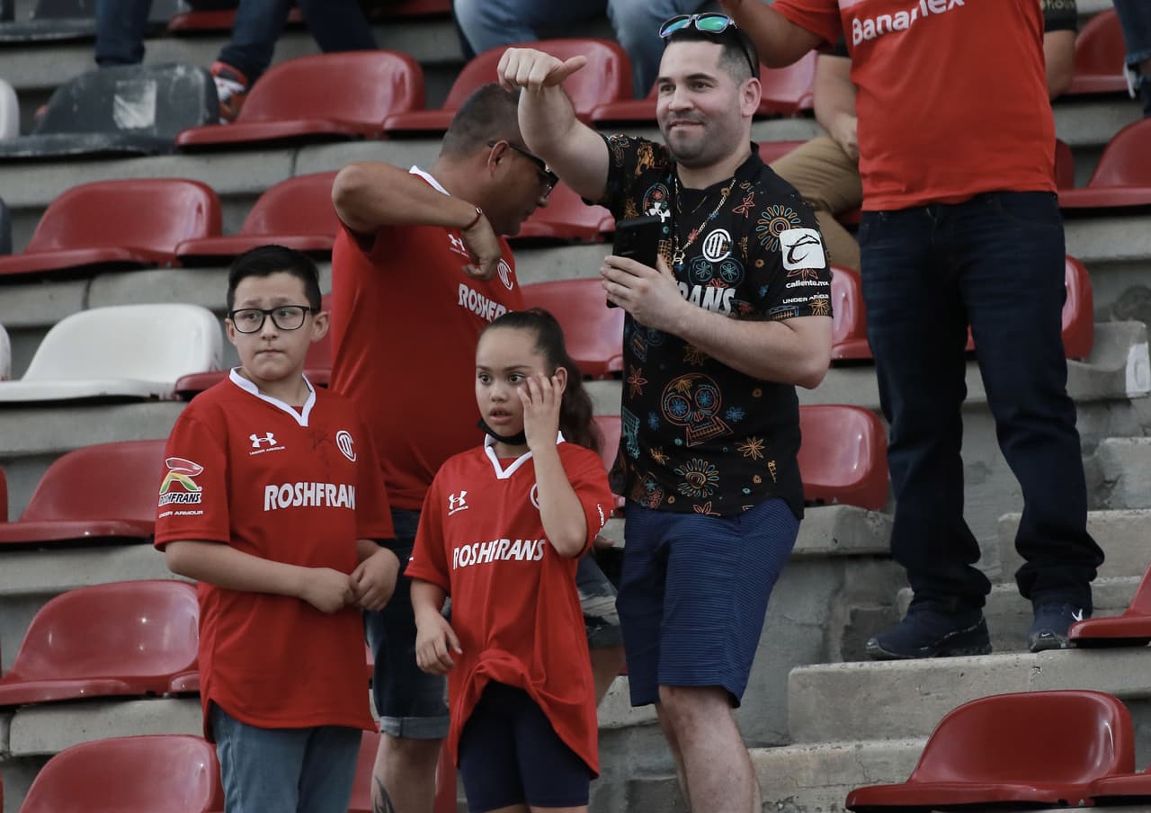 Una parte de la afición mexiquense se hizo presente en la Frontera.
<br>