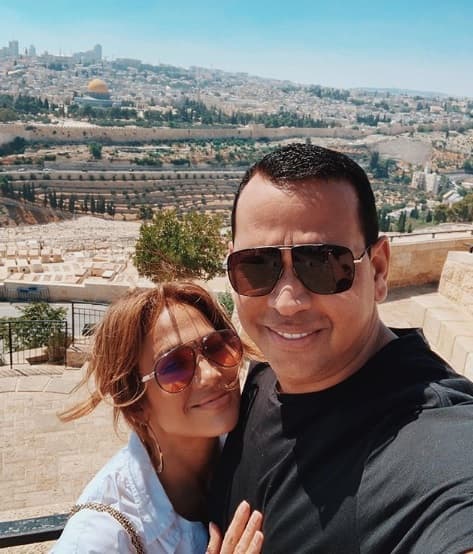 "Siempre digo que es una actriz de diez artistas, triple amenaza en muchas cosas, pero es incluso una mejor productora.
<b>Cuando ella me diga que aparezca, estaré allí</b>" , agregó.