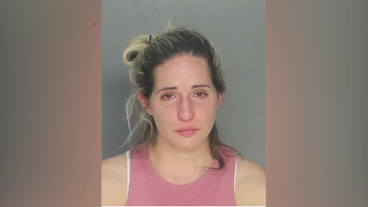 Oficial de policía es arrestada por DUI tras accidente de tráfico en Miami-Dade