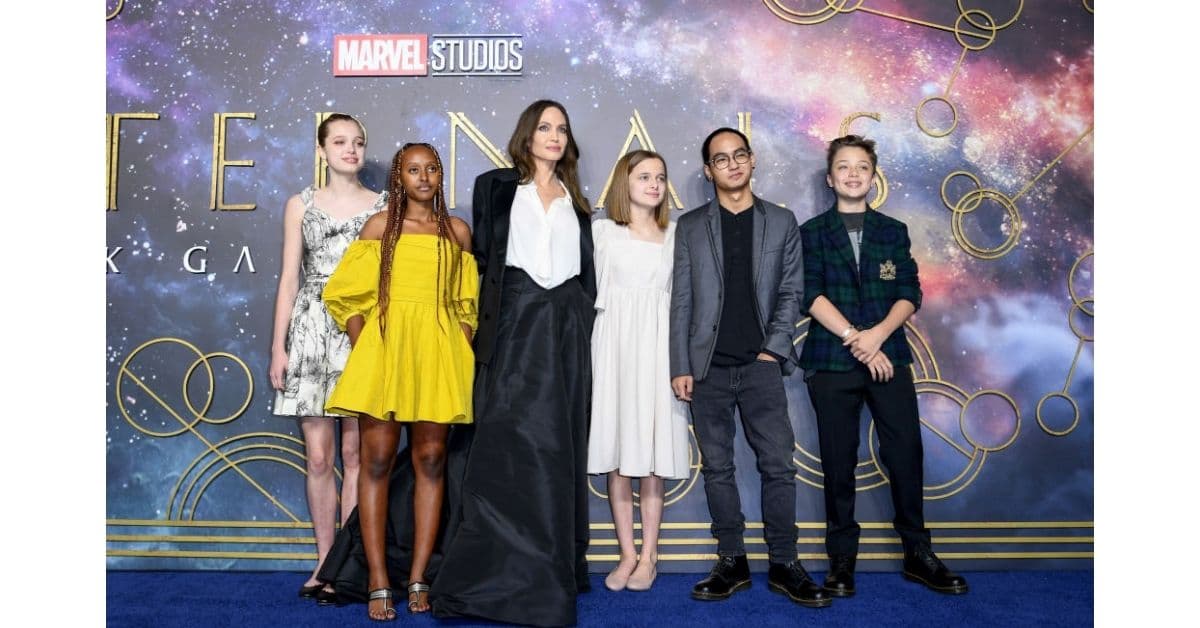 Angelina Jolie con sus hijos