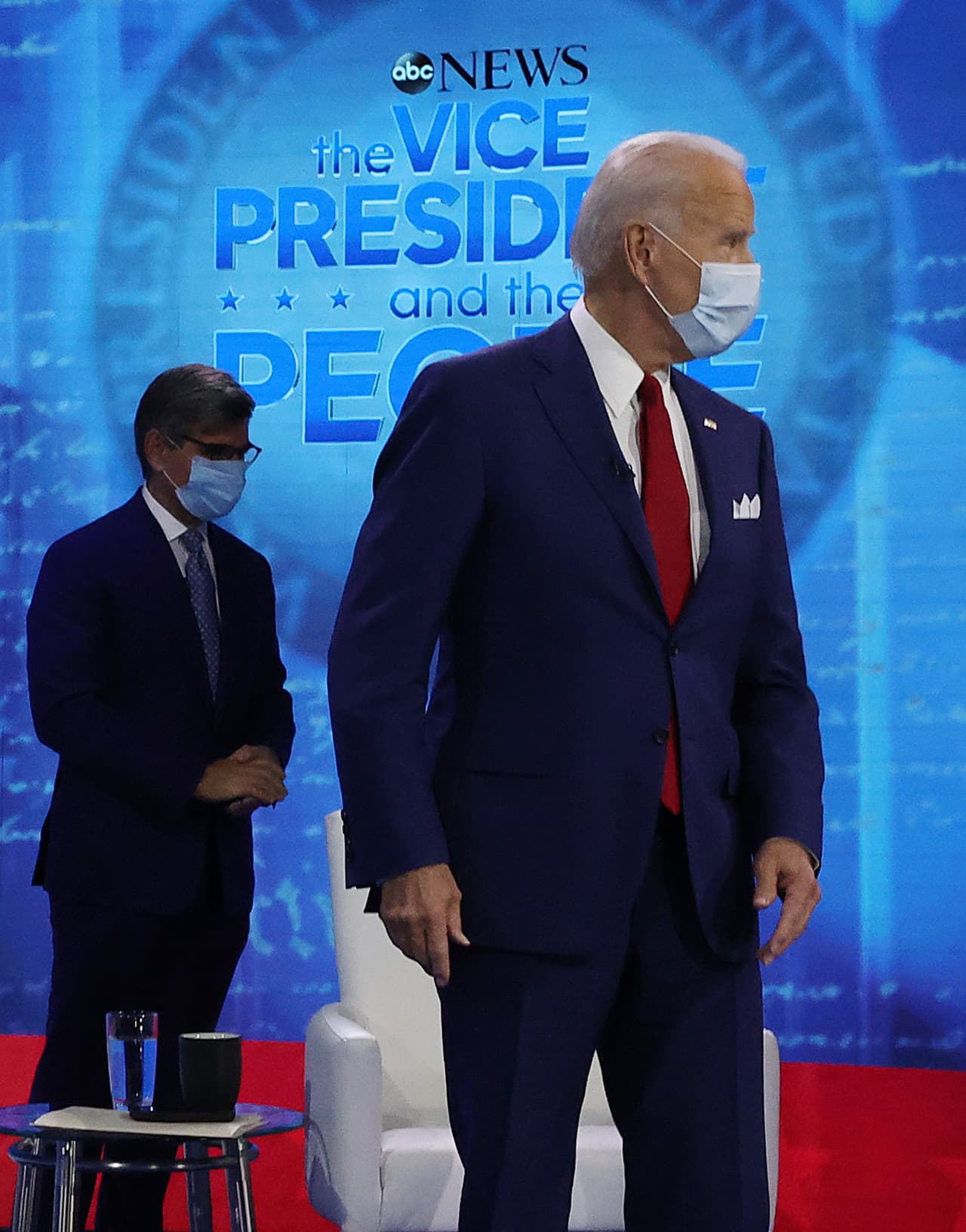 El candidato presidencial demócrata Joe Biden participa en un cabildo abierto el 15 de octubre del 2020 en Filadelfia.