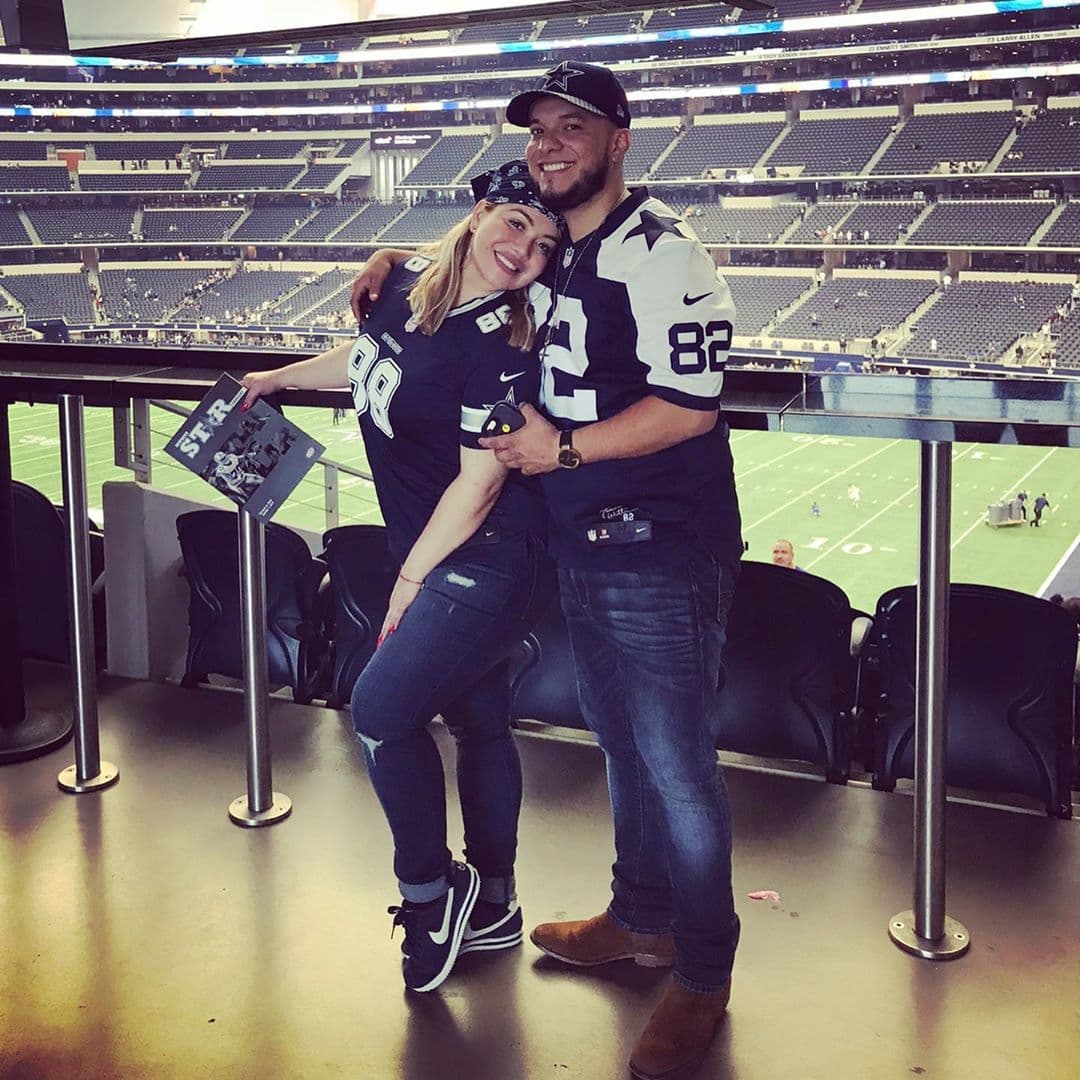 Recordó que cuando estaban eligiendo una canción para su boda, no deseaban bailar "las de siempre", por lo que la hija de Jenni Rivera le dio una idea.