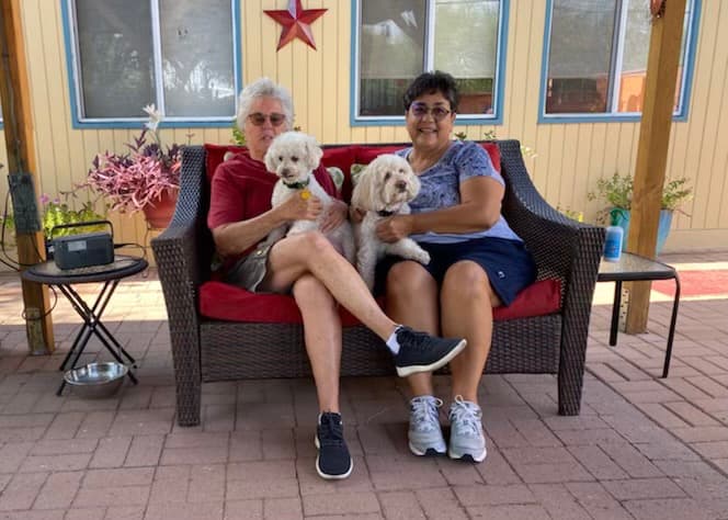 De regreso a casa Yoli celebra con su familia y agradece la pasión que siente por la tecnología que asegura cada día se acerca más ayudar a salvar vidas.