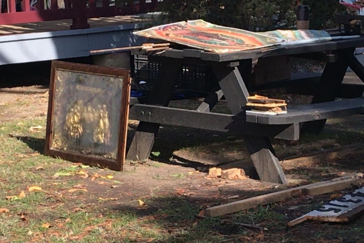 Aun que
<b>perdió casi todo</b>, la familia se siente bendecida porque sus objetos religiosos como una imagen de la
<b>Virgen de Guadalupe</b>, se salvaron de las llamas.