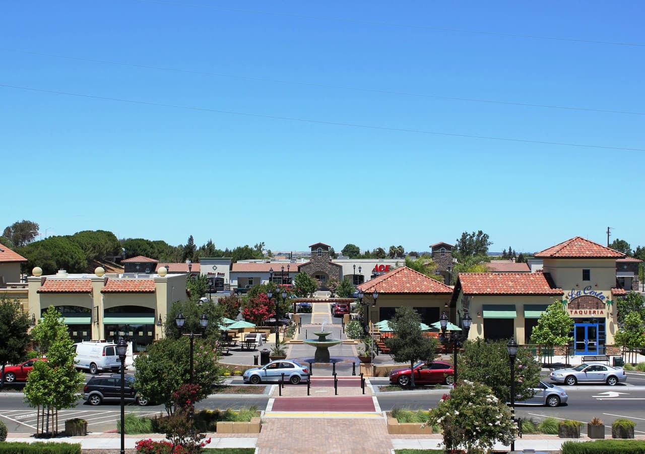 <b>Oakley</b>, en el condado de Contra Costa, se lleva el puesto 23.
<br>
<br>
<b>Población:</b> 41,509
<br>
<b>Salario promedio: </b>$89,392
<br>
<b>Tasa de crimen violento: </b>1.25 por cada mil habitantes
<br>
<b>Tasa de crimen a la propiedad: </b>11.78 por cada mil habitantes
<br>