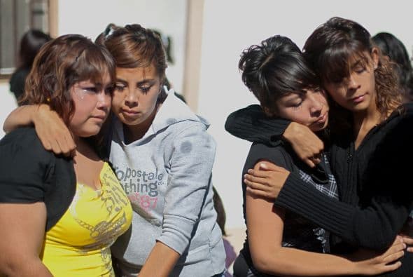 De acuerdo a la versión digital de Excélsior, entre diciembre de 2006 y octubre de 2010 perdieron la vida entre 1,060 y 1,200 menores a consecuencia de la batalla en contra del crimen organizado.