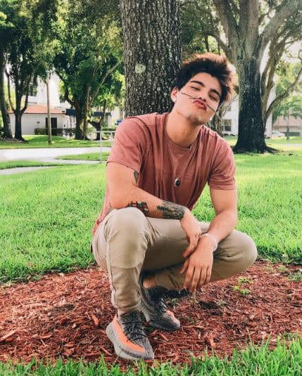 Su primer video fue titulado "Soy nerd y las mujeres son raras."