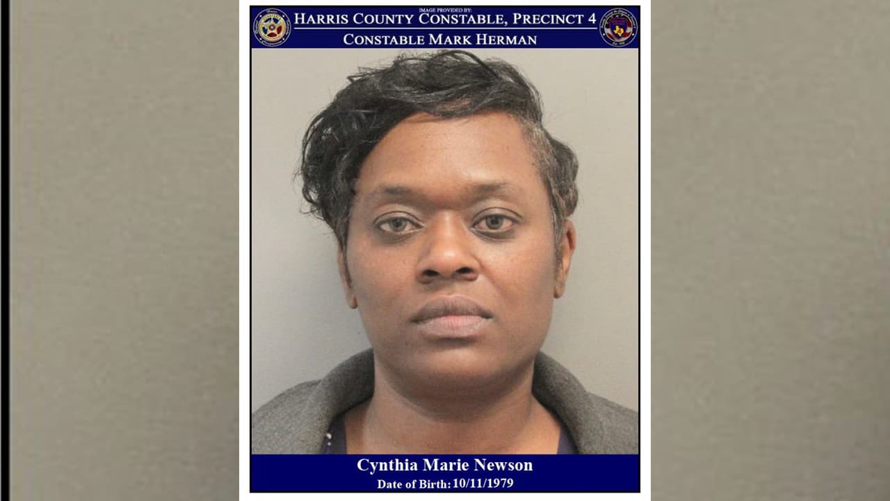 Cynthia Marie Newson, 41 años. Cargos: Conducir en estado de ebriedad con un pasajero menor de 15 años. Multa: $1,000