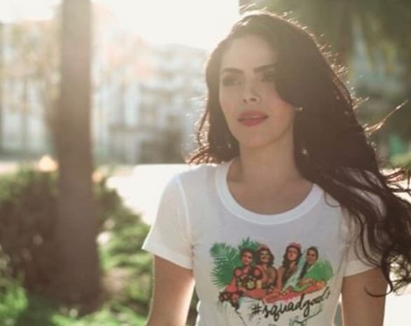 ¿Quién es tu artista favorito?: Tengo muchísimos artistas favoritos, pero en estos momentos me encanta Mon Laferte, Sam Hunt, el Fantasma y amo el nuevo álbum de Voz de Mando.