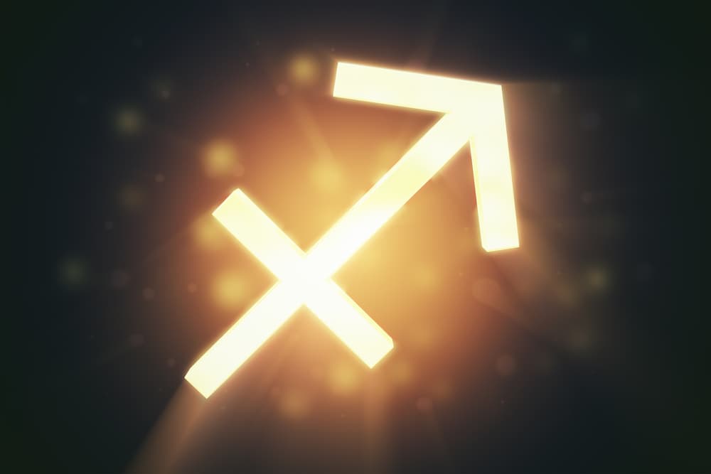 <b>Sagitario en octubre. Saturno y Júpiter están abriendo puertas que estaban cerradas</b>
<br>Júpiter, tu regente, transitará directo durante todo este mes de octubre por el signo de Libra hasta el día 10 en que se desplazará al intenso signo de Escorpión, siempre directo. Estás además en las últimas etapas del retorno de Saturno por tu signo, el evento que se produce cada 30 años y que este año terminará en dos meses, el 19 de diciembre. Tendrás noticias muy pronto de un negocio o contrato que te dará mayores ingresos y te colocará en una posición ventajosa en tu empleo. Acéptalo sin reservas porque te conviene, sobre todo si tienes las calificaciones para hacerle frente.