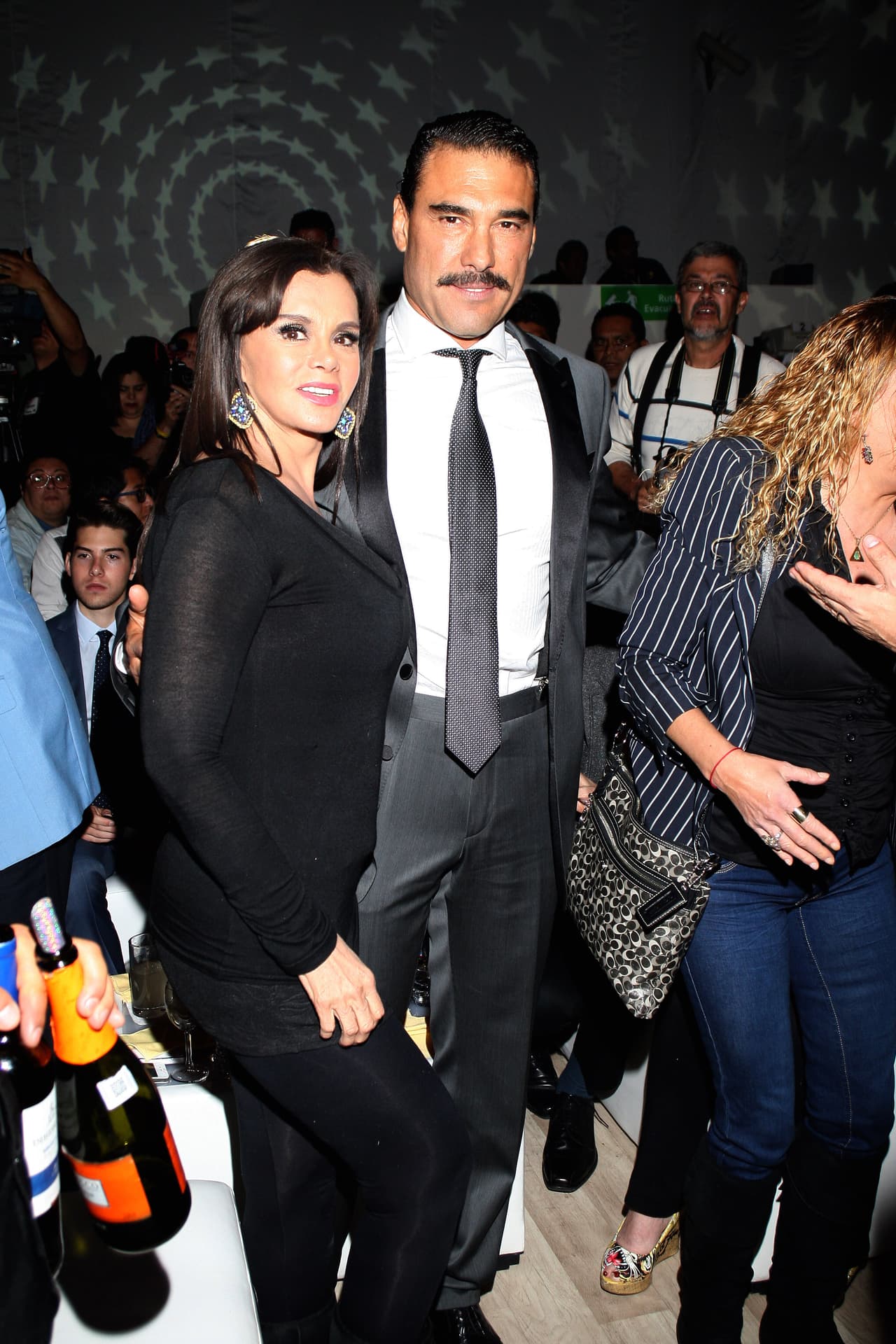 Hasta hace poco
<b><a href="http://www.univision.com/temas/lucia-mendez">Lucía Méndez</a></b> aceptó que tuvo un romance con el actor, actualmente se siguen llevando muy bien.