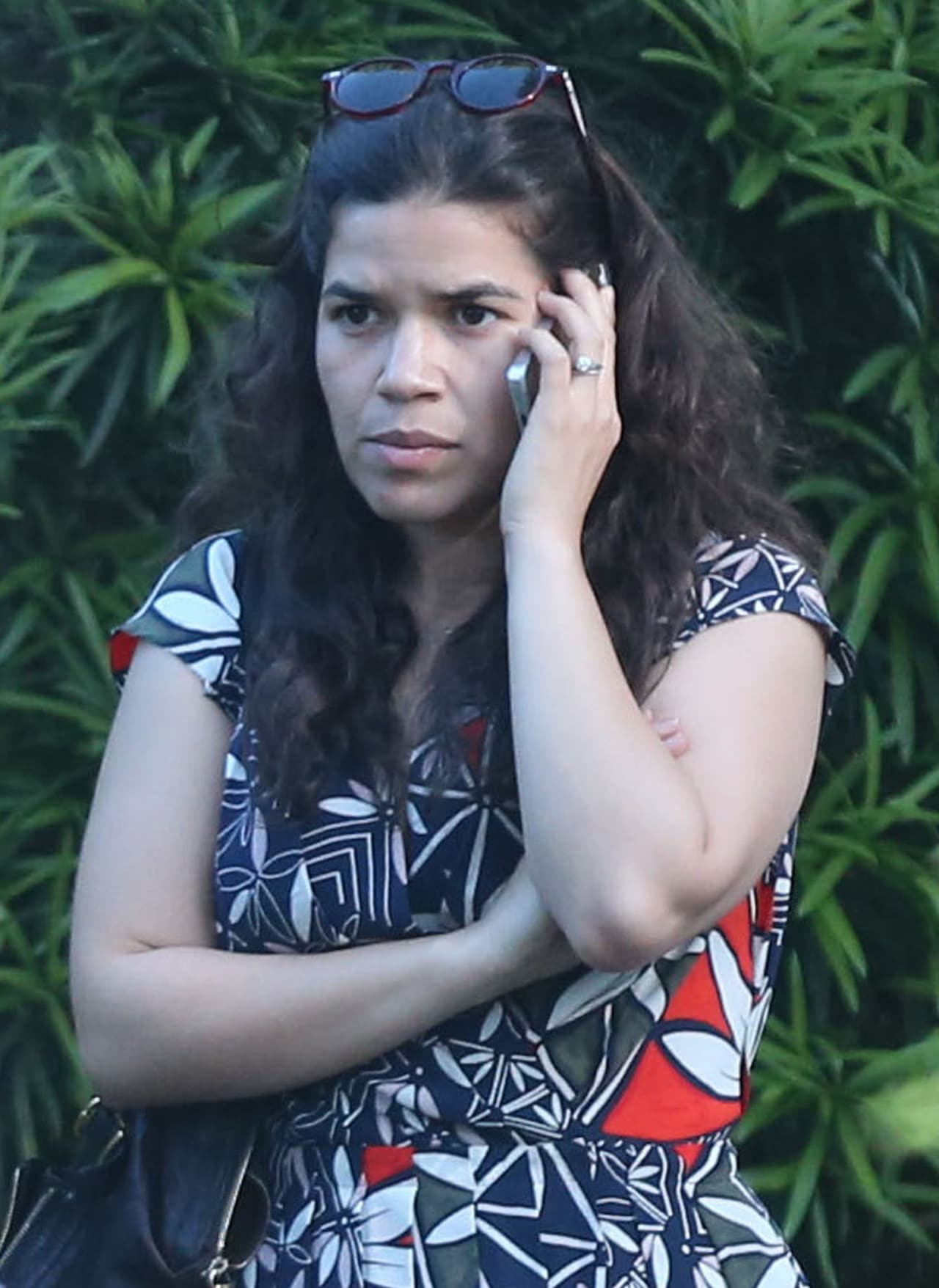 ¡Pero todo el tiempo estuvo pegada al teléfono!