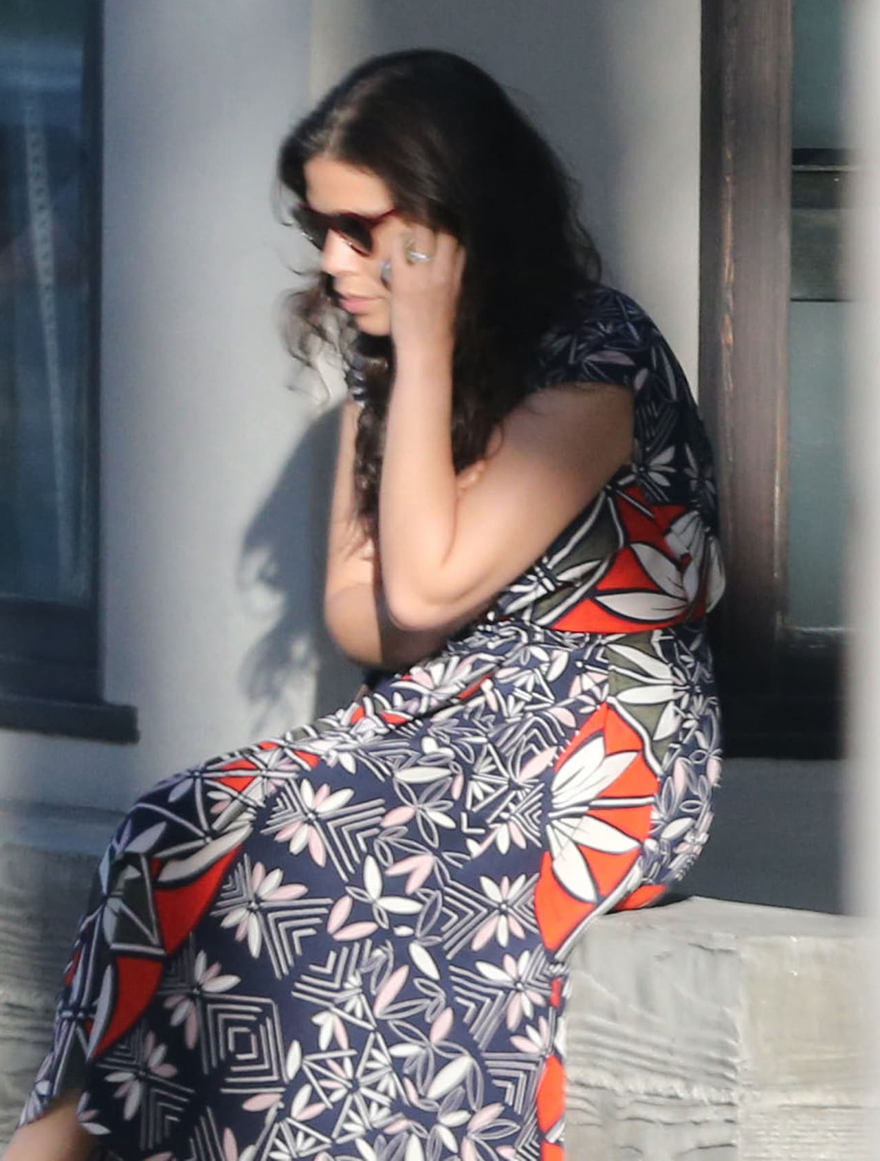 America no suelta su teléfono.