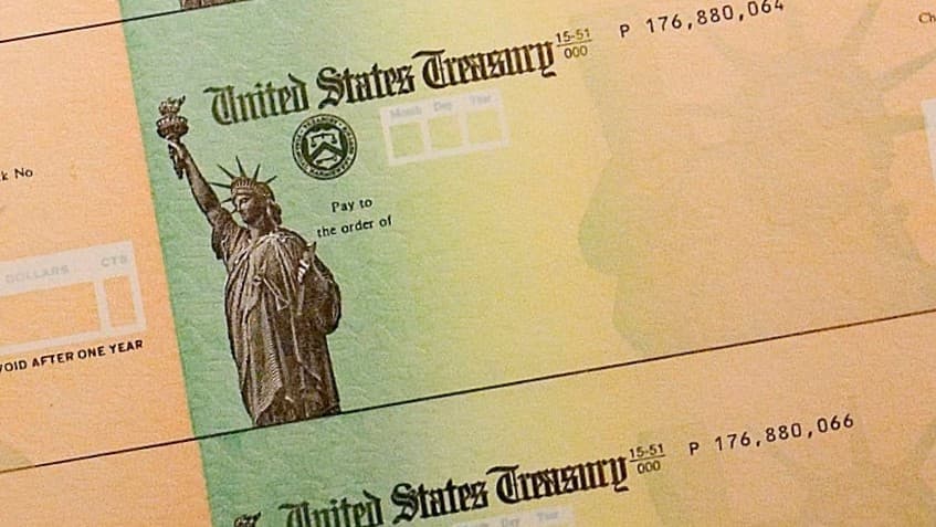 Además de la elegibilidad de ingresos, más estadounidenses podrían beneficiarse, como adultos que pueden ser reclamados como dependientes en las declaraciones de impuestos de otras personas, incluyendo a los estudiantes universitarios o los ancianos que son cuidados por sus hijos adultos.