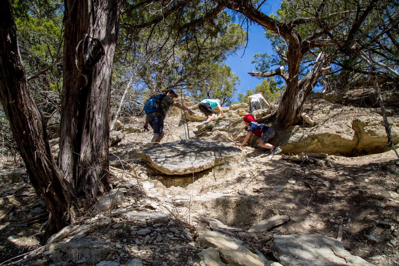 Así se ve una parte de la travesía hacia la cima de la colina.
