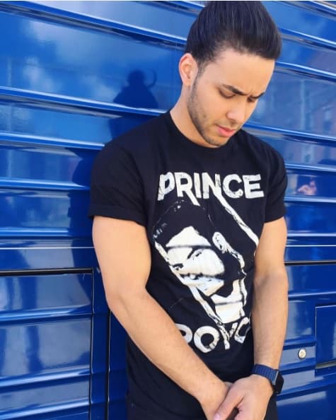 “Mejor me quedo solo y me olvido de tus cosas, de tus ojos” – Deja vu.