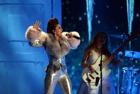 Alejandra Guzmán estuvo al borde de la muerte y se le notan las ganas de vivir.