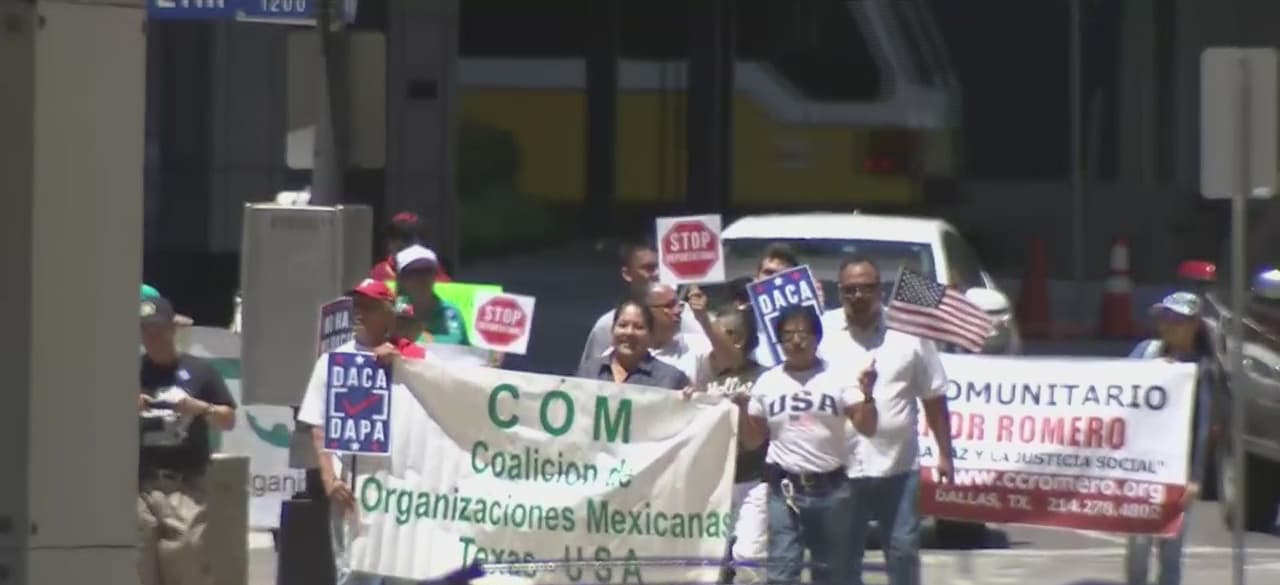 Un reducido grupo de personas marcharon y pidieron una Reforma Migratoria para todos