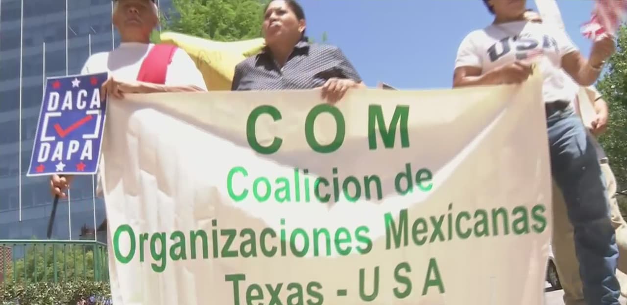 Un reducido grupo de personas marcharon y pidieron una Reforma Migratoria para todos