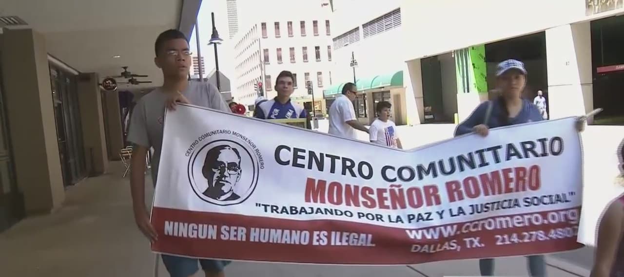 Un reducido grupo de personas marcharon y pidieron una Reforma Migratoria para todos