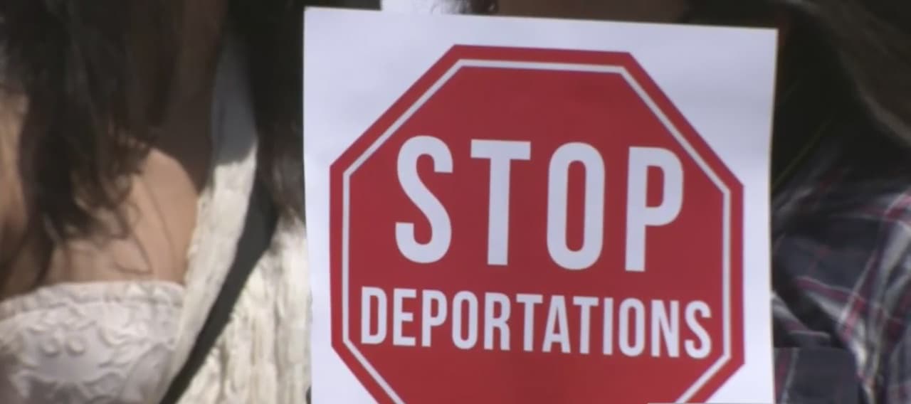 Un reducido grupo de personas marcharon y pidieron una Reforma Migratoria para todos