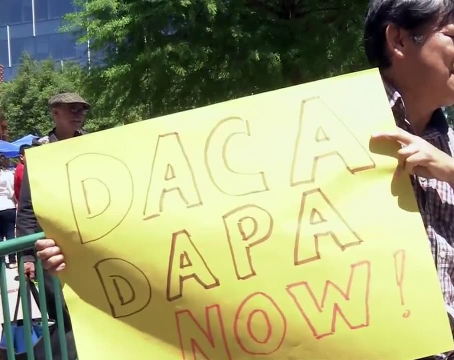 Un reducido grupo de personas marcharon y pidieron una Reforma Migratoria para todos