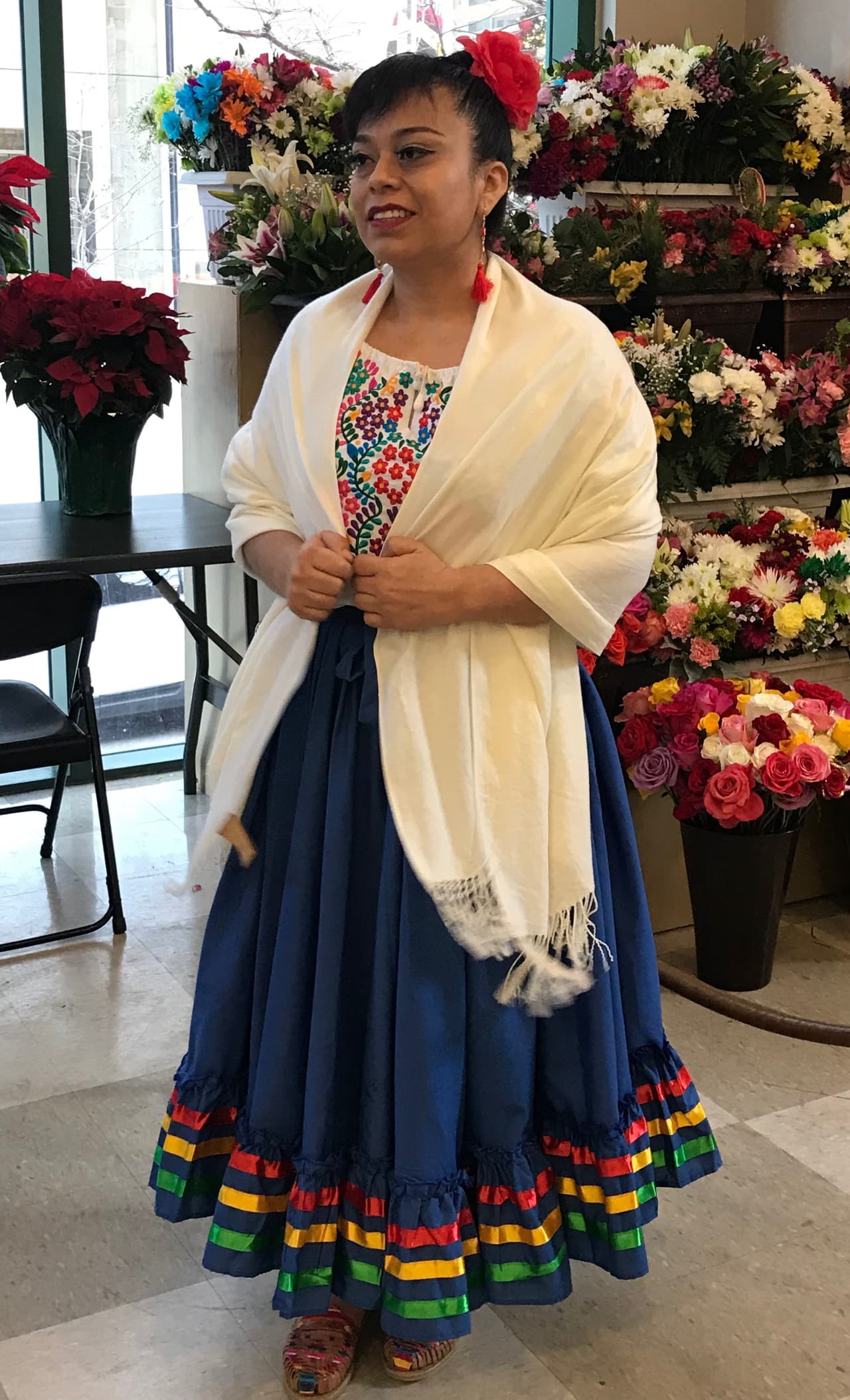 Cientos de feligreses se reunen en la Catedral de Dallas para celebrar a la Virgen de Guadalupe.