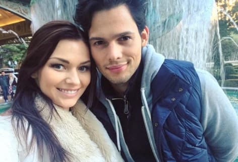 Ni Emanuel Palomares ni Irina han hablado sobre las razones de su ruptura, aunque en el programa radiofónico 'Fórmula espectacular' aseguró que fue a consecuencia de los celos del joven, quien no estaba de acuerdo en la relación tan cercana que tenía la joven de 28 años con su productor José Alberto 'El Güero Castro'.