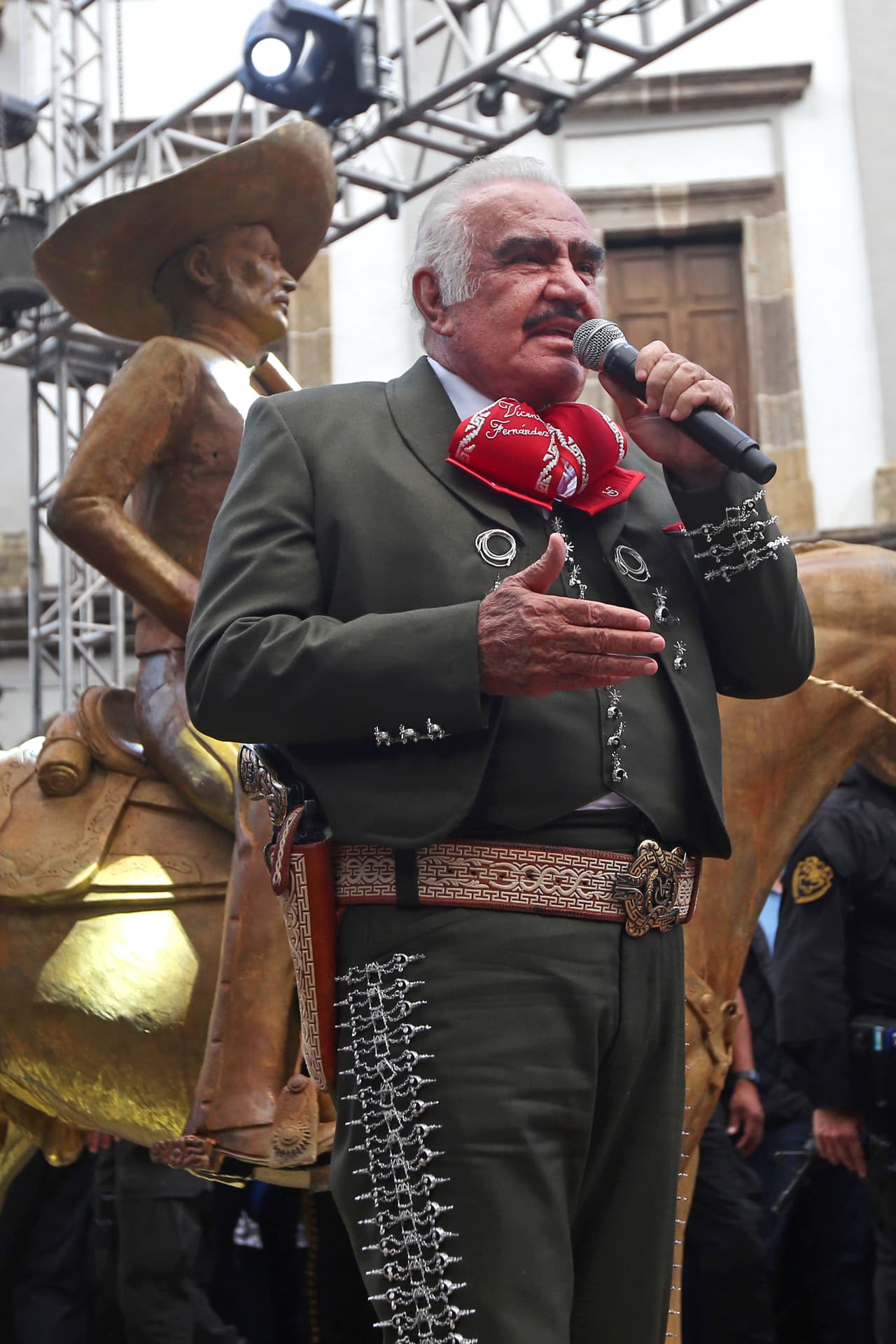 Fernández reconoció que recuperar la capacidad de caminar, lo cual ya había olvidado, fue toda una pesadilla que duró tres años.