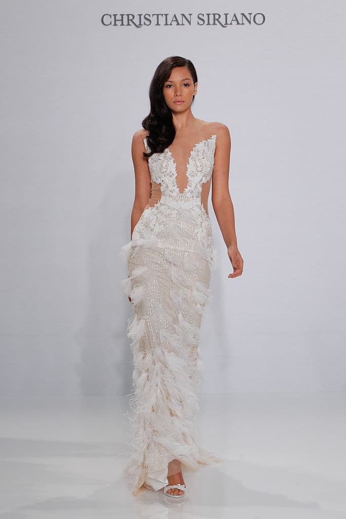 Ceñidos al cuerpo y dejando al descubierto zonas del cuerpo.