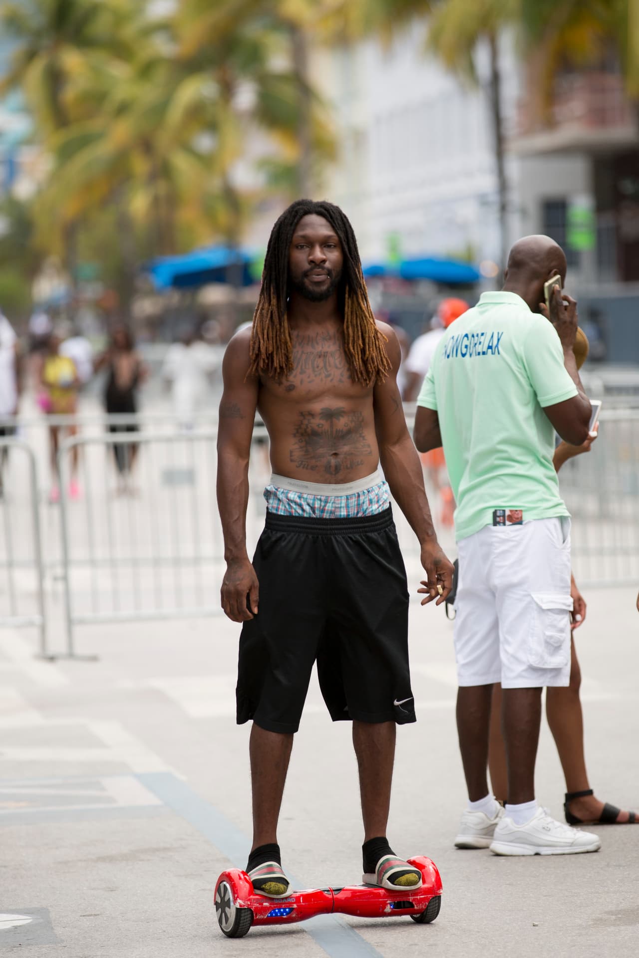 Los dorsos desnudos fueron un mandato entre los asistentes al festival.
