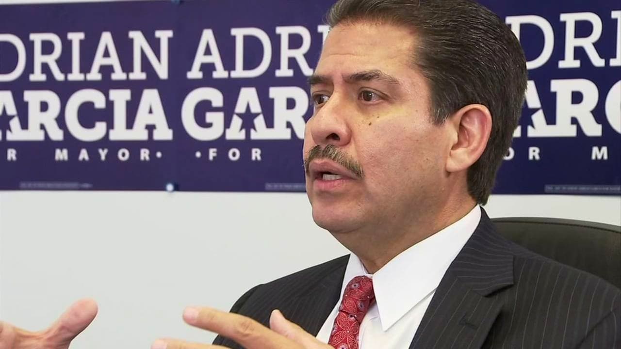 Adrián García, comisionado del Condado de Harris, se sumó al apoyo del presidente Biden. En redes sociales escribió: "Presidente, 
<b>gracias por tu valentía al poner al país por encima de los partidos y los intereses personales</b>. Hoy somos un país mejor y más fuerte gracias a tus esfuerzos."