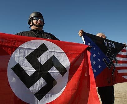 El futuroResta por ver el futuro de estos individuos en el marco de una sociedad como la de Estados Unidos, donde si bien la Constitución protege y garantiza sus actividades, el común de la gente les mantiene distancia.Mientras tanto, el odio sigue fomentándose entre estos grupos que temen lo diferente, alimentados por el racismo y la intolerancia.