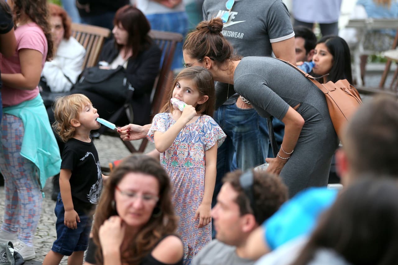 Mira más lindas fotos de Alessandra Ambrosio y sus pequeños.