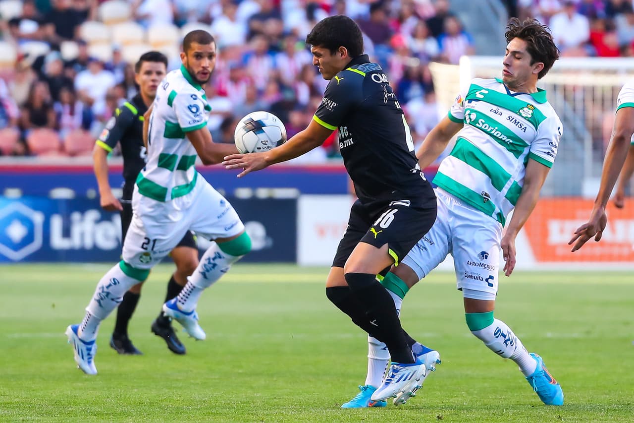 Las Chivas derrotaron a Santos Laguna por marcador de 3-1 en partido de pretemporada celebrado en Salt Lake City.