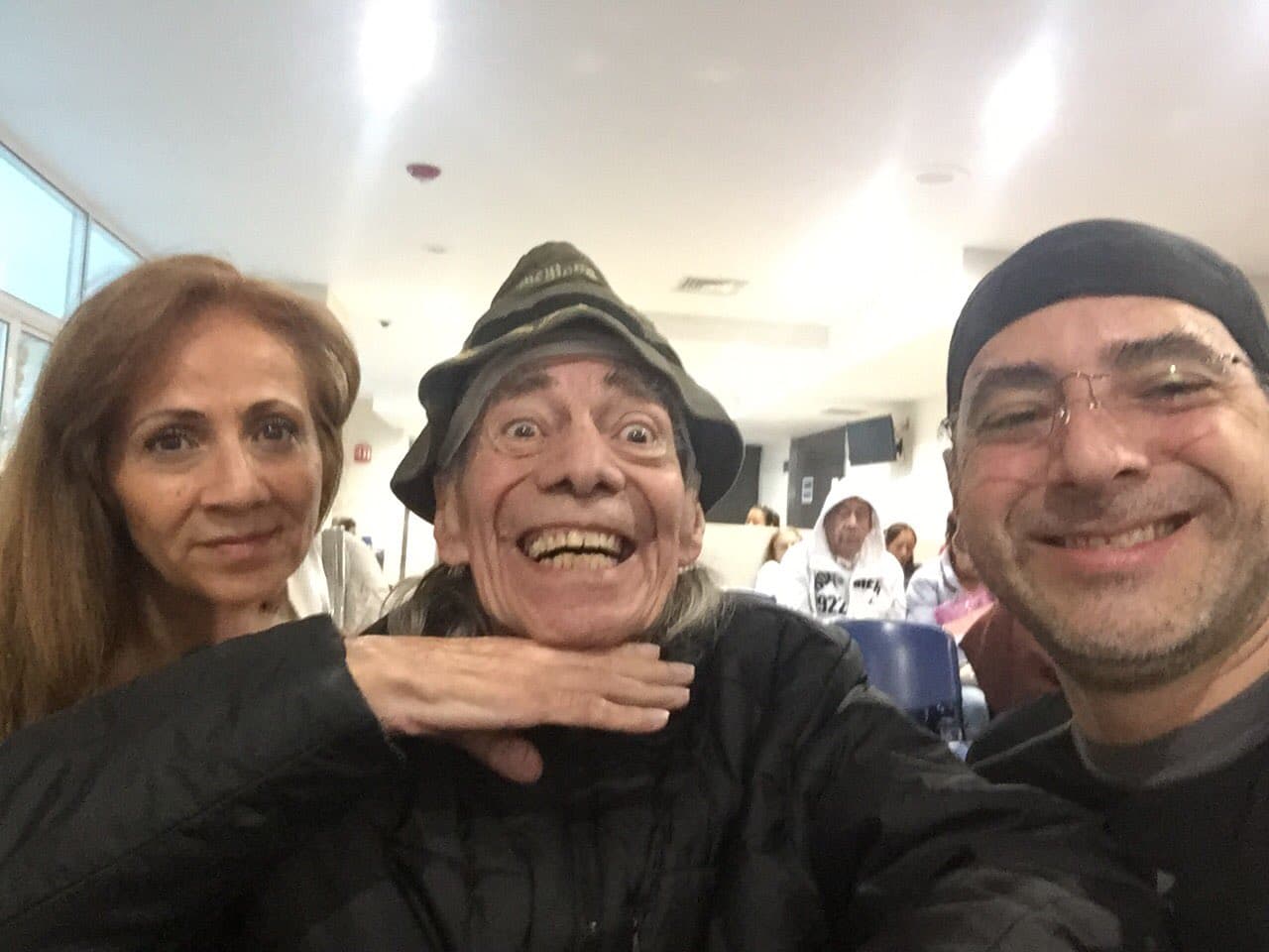 El primer fin de semana de agosto, 
<b>Valdés</b> tuvo una recaída, empezó a tener una tos que se le complicó y el neumólogo le detectó una ligera neumonía, informó su nieto 
<b>Iván Valdés</b>.