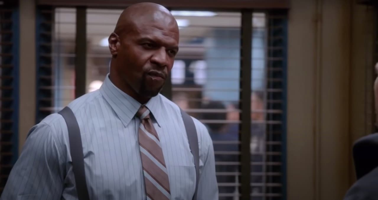 <b>Terry Crews </b>
<br>Contó en una entrevista con Ellen DeGeneres que los productores de 'Brooklyn nine-nine’ se reunieron con él para ofrecerle un papel que todavía no estaba escrito. Los ejecutivos lo querían tanto en la serie que llamaron al personaje Terry y añadieron elementos reales de la vida del actor a su historia.