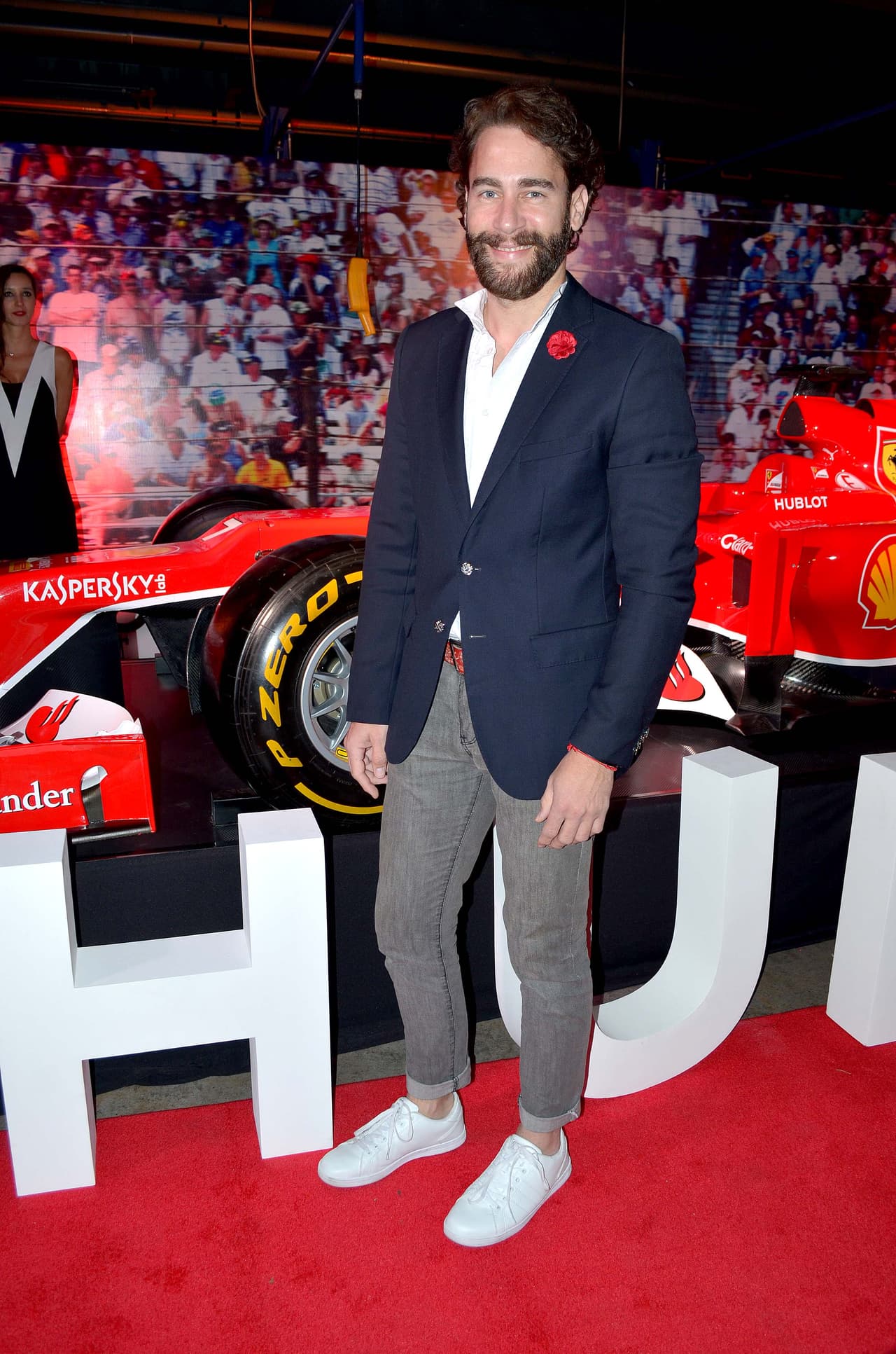 Uno de los enamorados de la protagonista será el actor 
<b><a href="http://www.univision.com/temas/carlos-de-la-mota">Carlos de la Mota</a></b>, quien llevará uno de los personajes estelares de la historia, aunque todavía se desconoce la identidad del galán que se robe el verdadero amor de 'Marina' (
<b>Claudia Martín</b>).