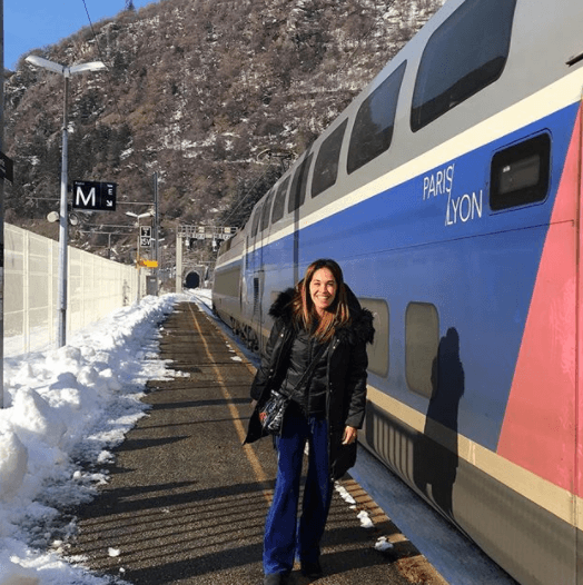 Con esta sonrisa nos dijo: "Llegando a nuestra próximo destino", los Alpes.