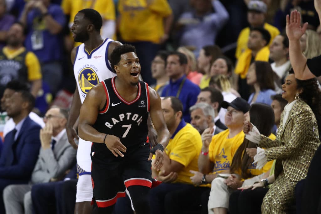 Esta quizás fue la noche en la que Kyle Lowry recupera la confianza del jugador que es al anotar 25 unidades y meter cinco de nueve intentos de tiros de tres puntos, una gran actuación que se trasladó al lado defensivo también.