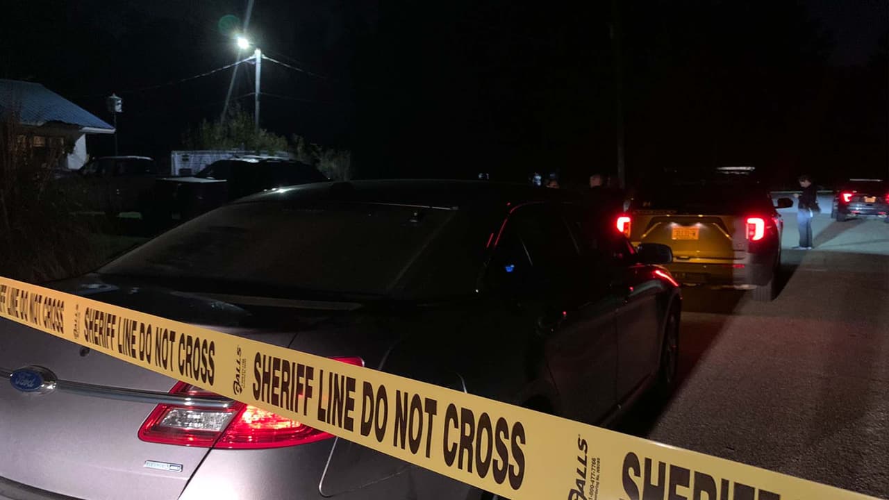 Pelea familiar termina en tragedia: hijo es acusado de matar a su padre en Fayetteville