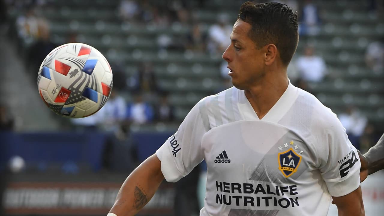 Javier Hernández no quiere que el arbitraje opaque la victoria que trabajaron para el derbi ante LAFC
