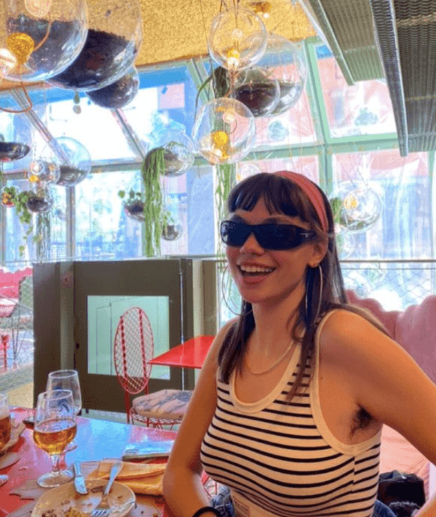 La actriz española demostró en la serie que no tiene problemas con mostrar su cuerpo. Durante una entrevista con
<a href="https://www.youtube.com/watch?v=ns7HDiZ_H_0" target="_blank">'El Cine en la SER'</a> dijo que no se depila y que le “encantaría que la gente viera esto, que sepa que existe, que se puede, que es posible”.