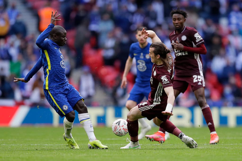El solitario gol de Youri Tielemasns y la enorme figura de Kasper Smeichel en al portería, le dan el primer título de FA Cup en su historia al Leicester City.
