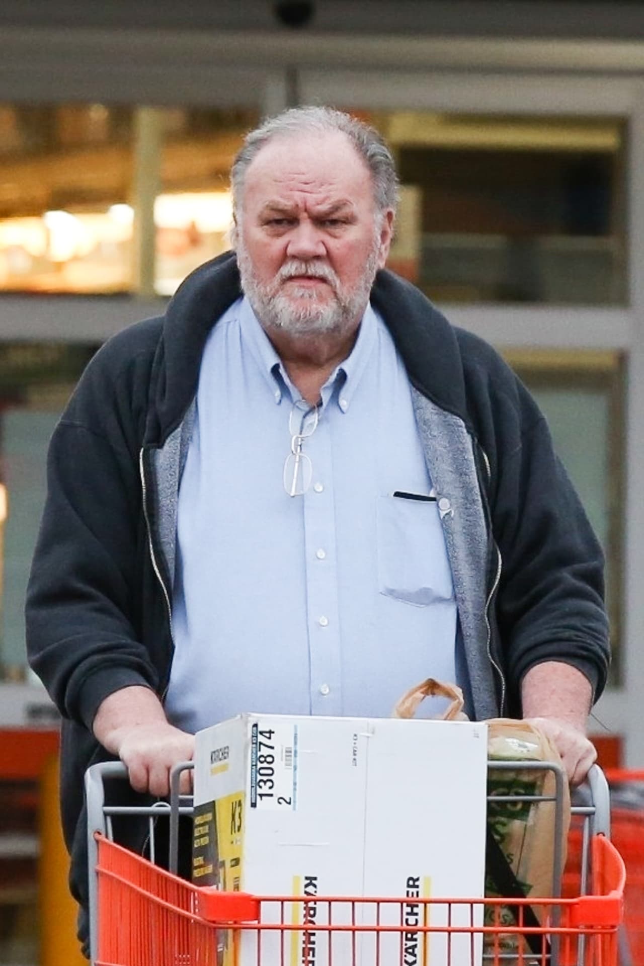 Thomas Markle ha estado en el ojo del huracán desde los días previos a la boda real, cuando se dio a conocer que había pactado fotografías con unos paparazzi "para mejorar su imagen", hasta hace un par de meses, cuando puso en duda las declaraciones de su hija: 
<b>"<a href="https://www.univision.com/famosos/meghan-markle-presunto-racismo-barreras-familia-real-fotos" target="_blank">No creo que la familia real británica sea racista en absoluto</a>" , </b>dijo.