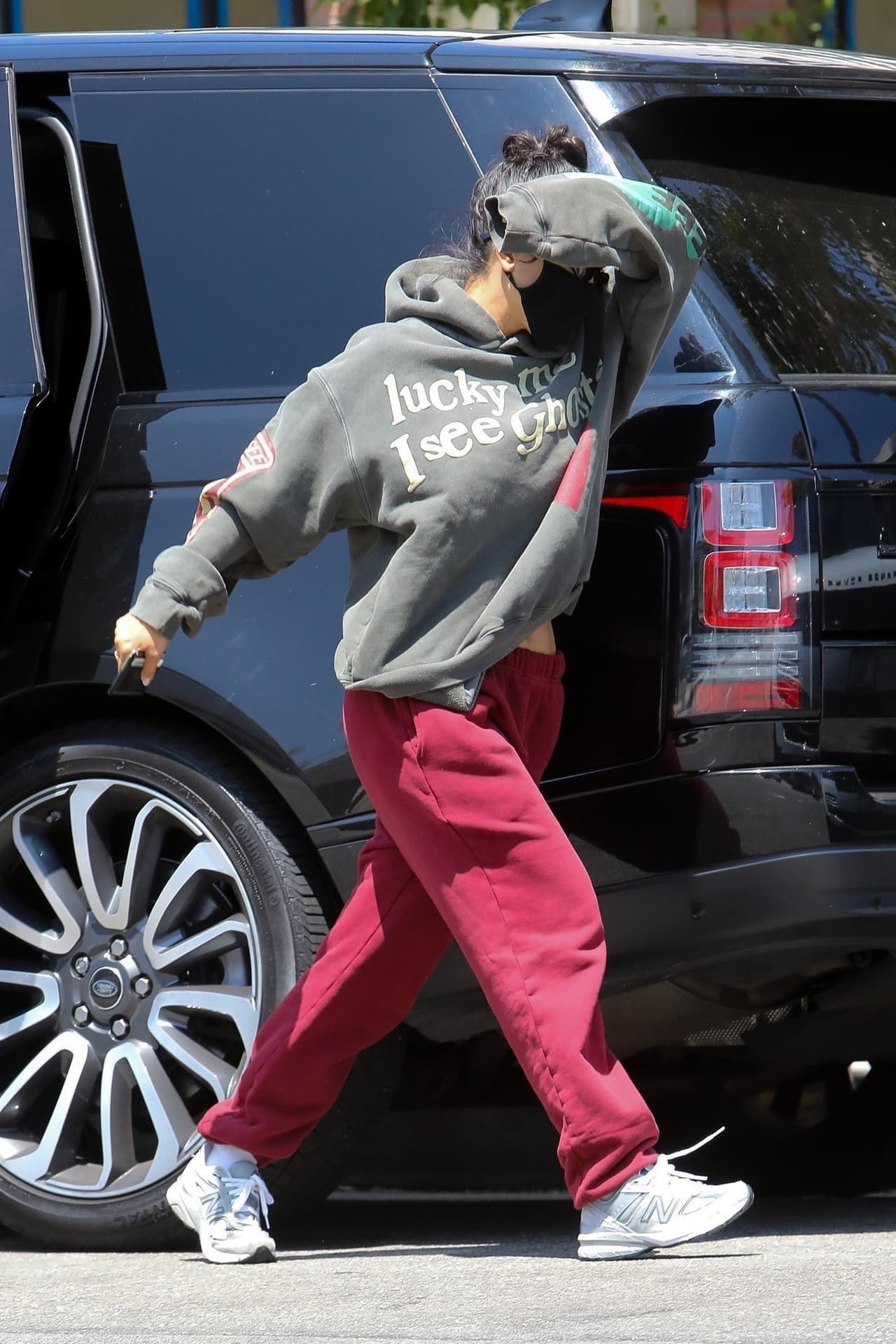 En comparación con sus hermanas, las pijamas, la ropa deportiva y los atuendos cómodos han conquistado los primeros lugares del armario de Kourtney Kardashian.